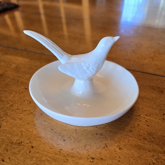 Porcelain dove ring holder - Picture 1 of 7